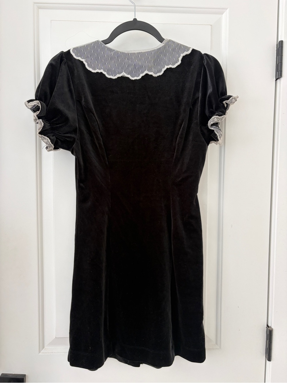 Kimchi Blue Black Ribbed Top with Trimmed Neckline - Picture 4 of 4